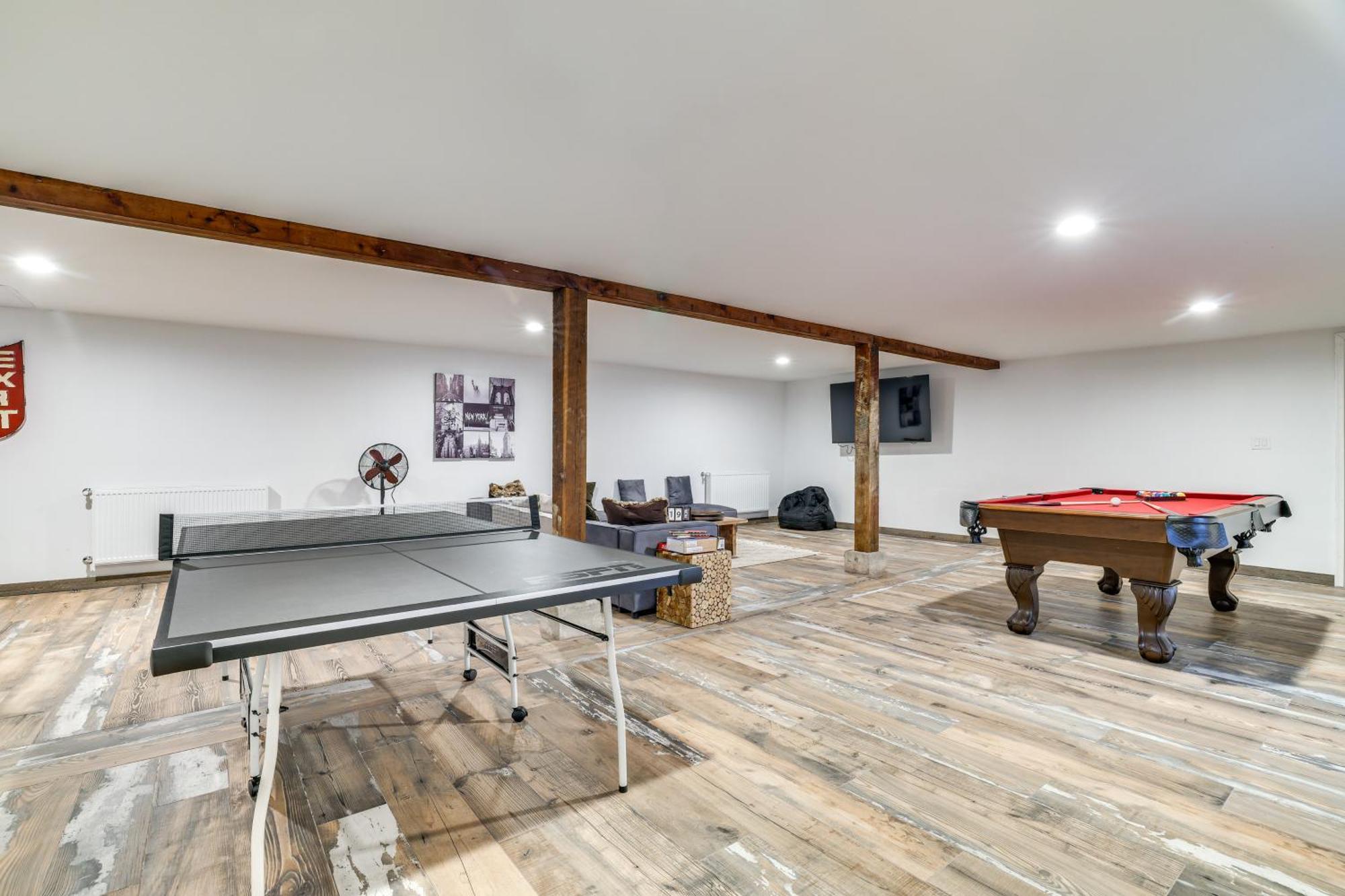 Charming With Game And Private Pool! Holiday home
