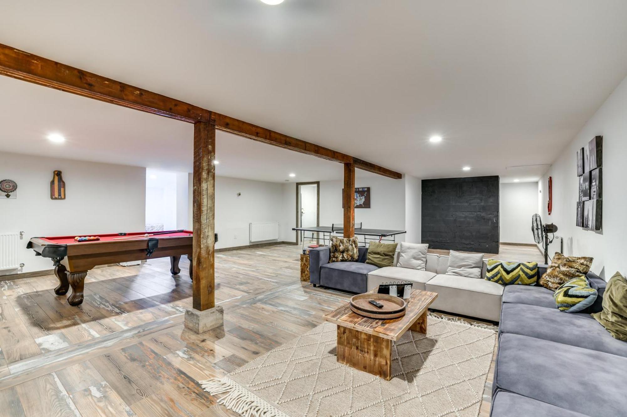 Charming With Game And Private Pool!