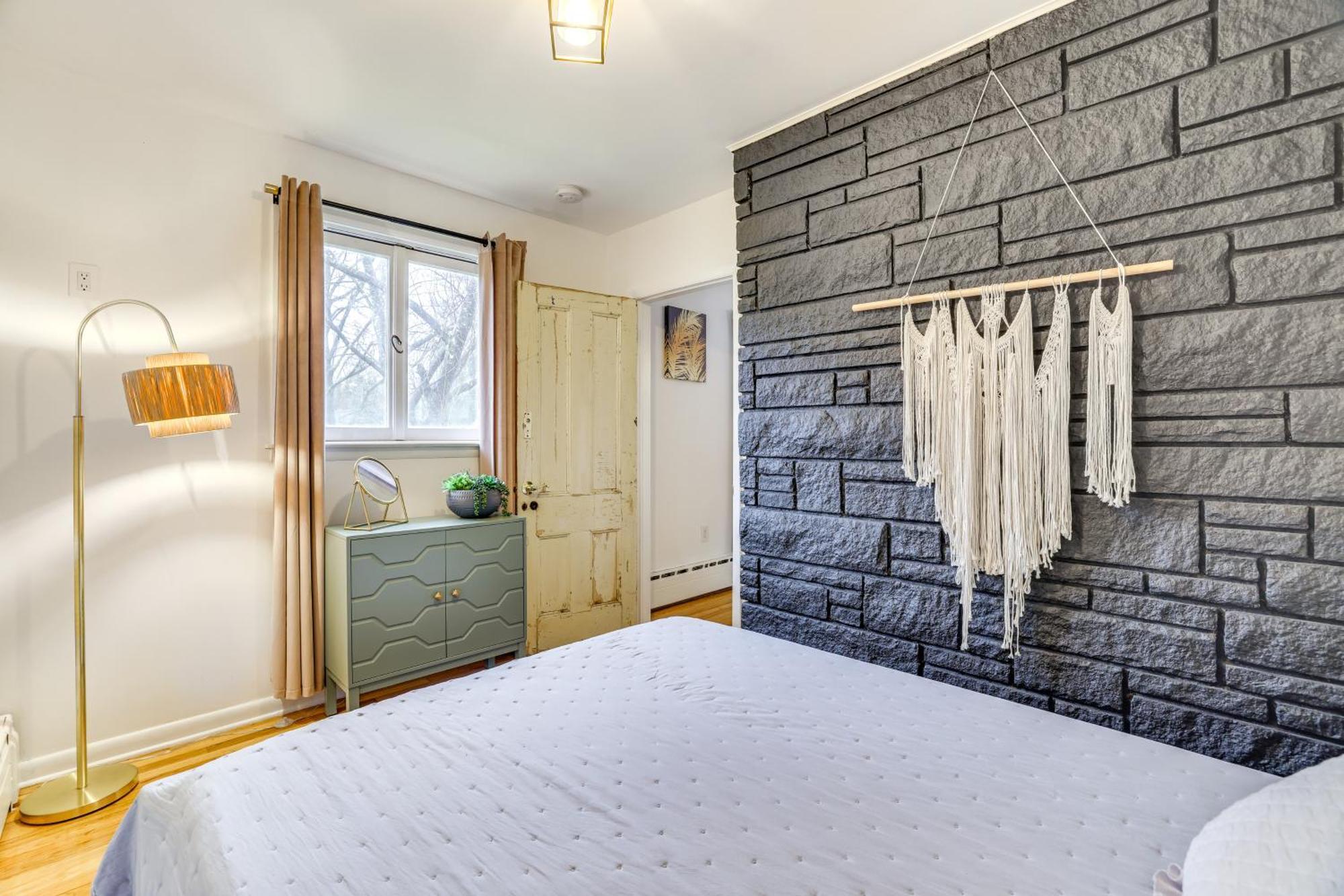 Charming With Game And Private Pool!