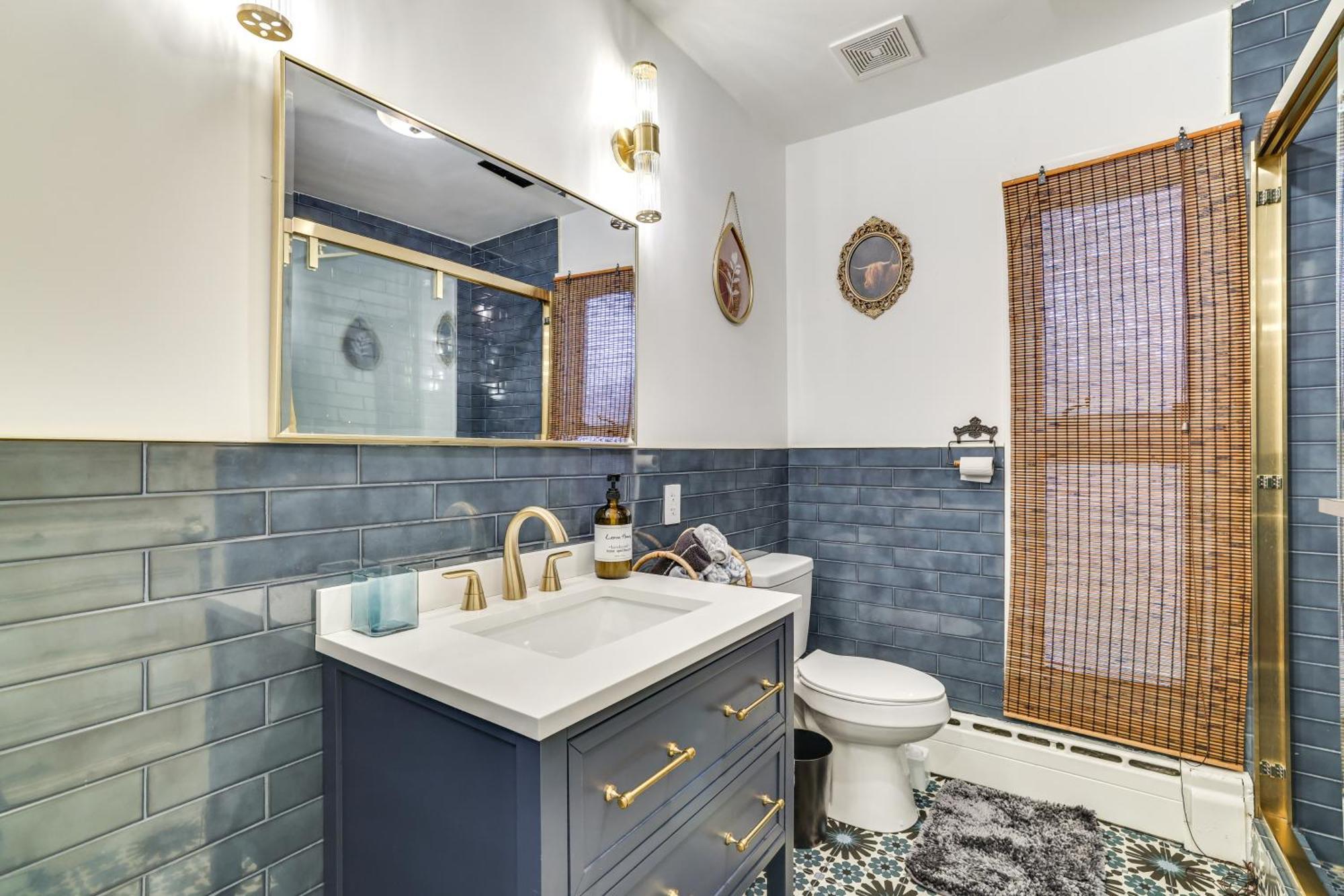 Charming With Game And Private Pool!