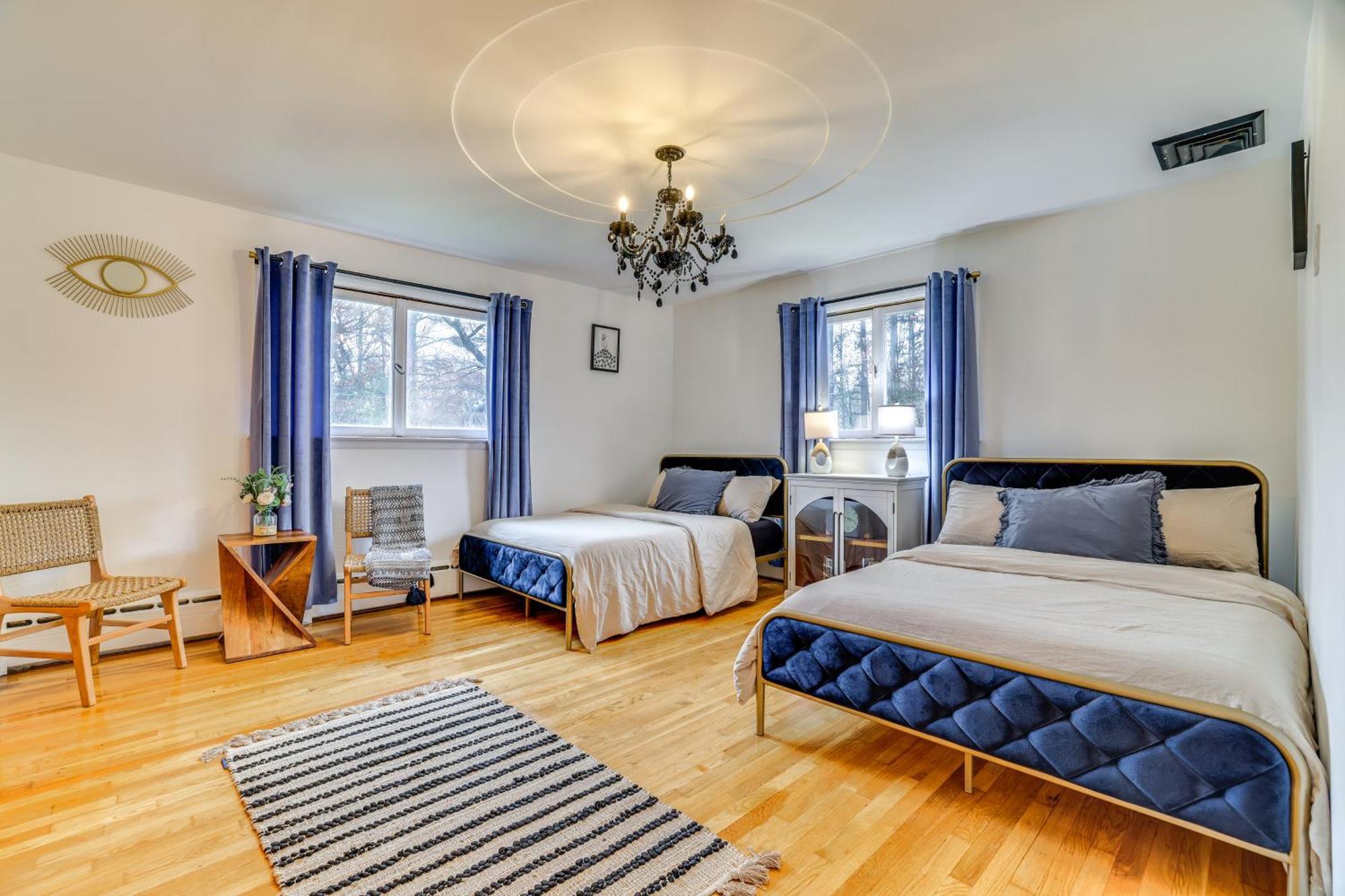 Charming With Game And Private Pool!