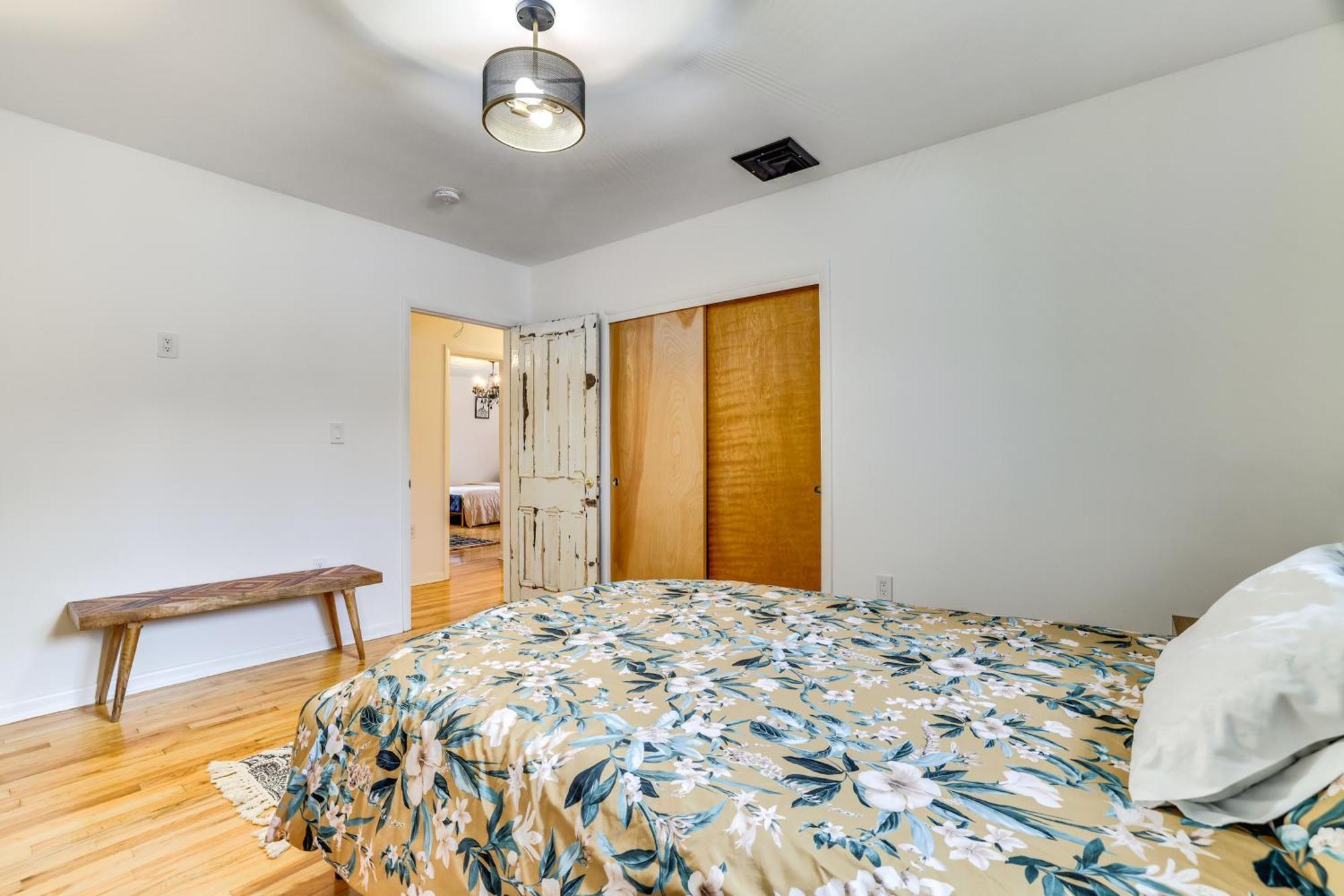 Charming With Game And Private Pool!