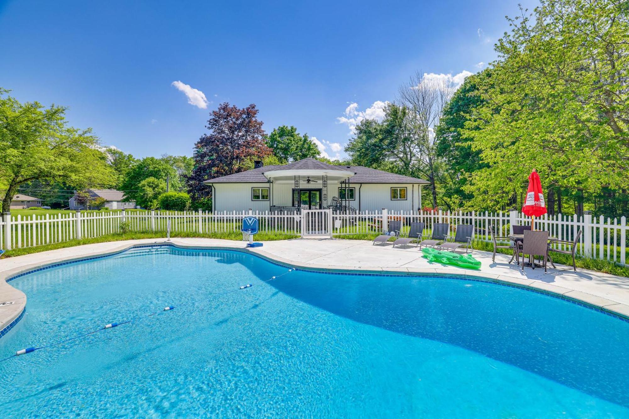 Charming With Game And Private Pool! Holiday home